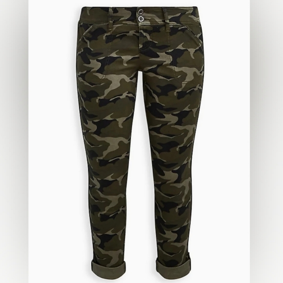 torrid Pants - Torrid Aviator Camo Twill Cropped Pants size 18